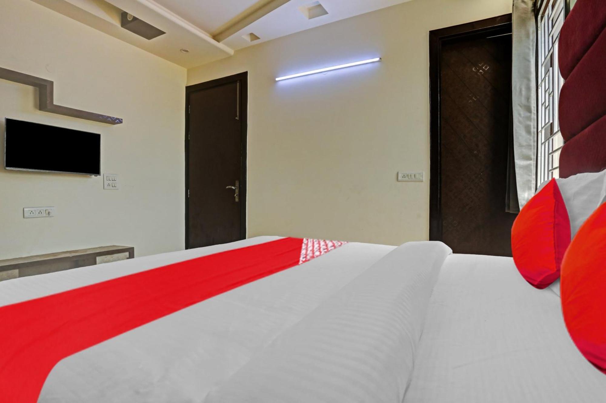 Hotel O Golden Key Inn Punjabi Bagh Neu-Delhi Exterior foto