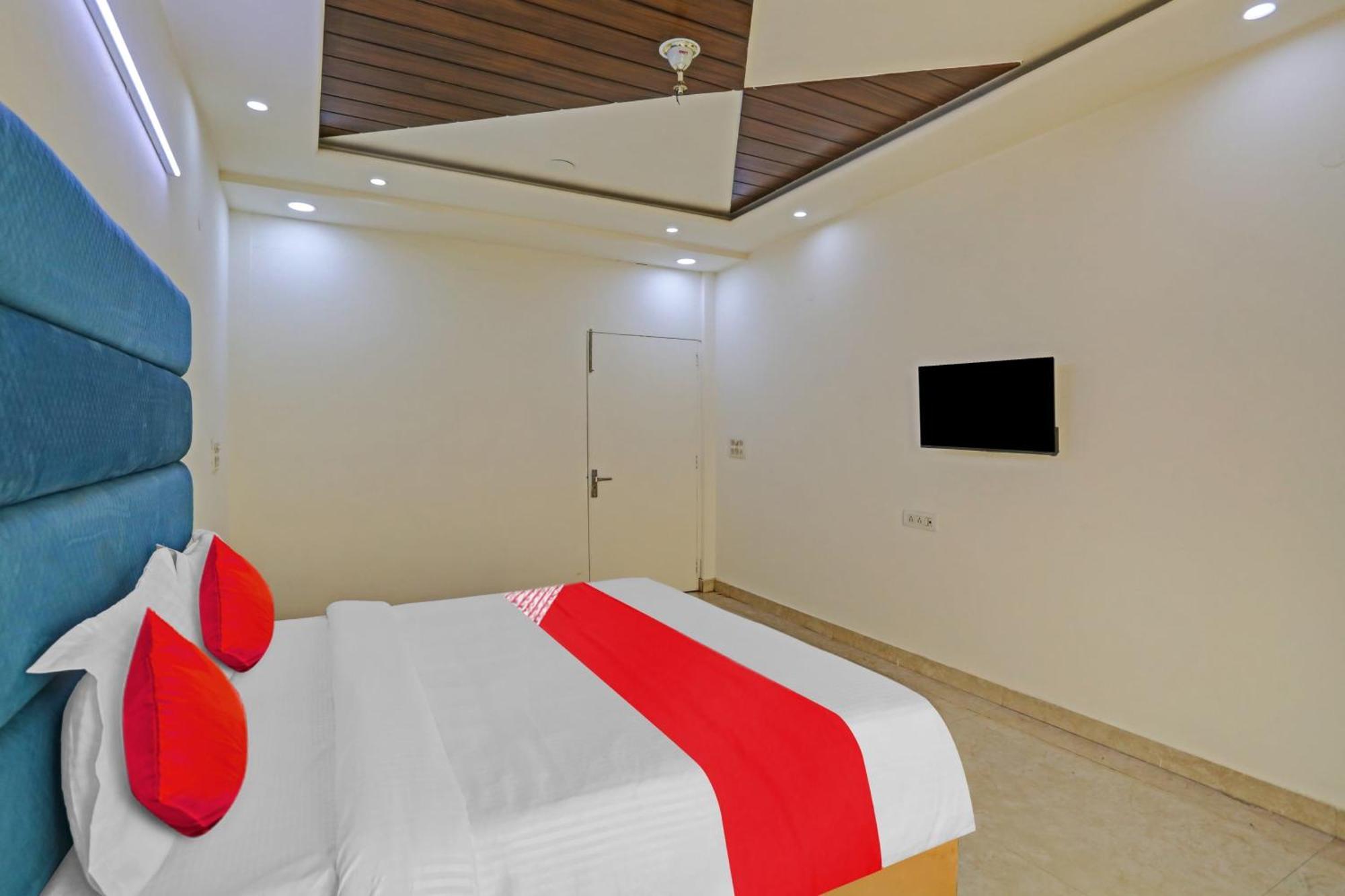 Hotel O Golden Key Inn Punjabi Bagh Neu-Delhi Exterior foto